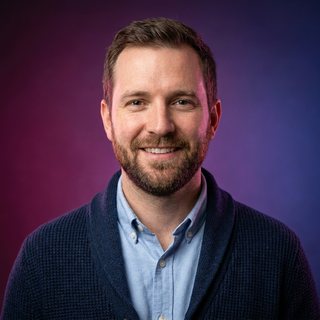 Theo, AI-Mitarbeiter (AI-generiertes Porträt)
